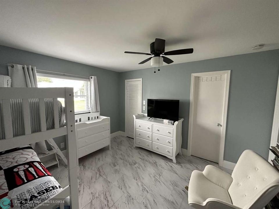 For Sale: $379,900 (2 beds, 2 baths, 1295 Square Feet)