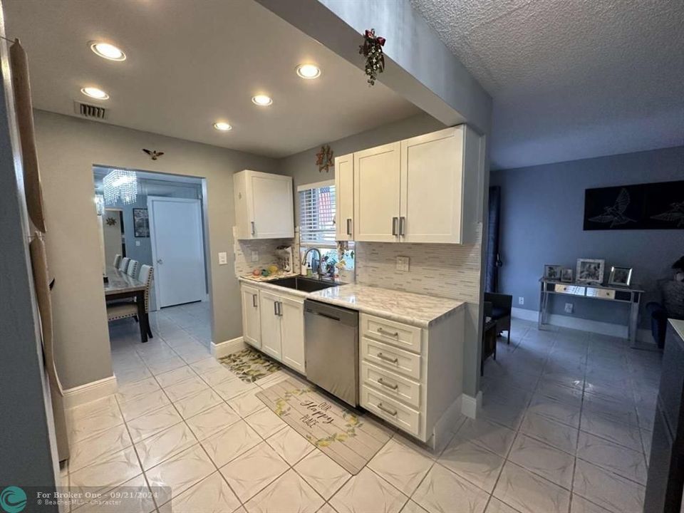 For Sale: $379,900 (2 beds, 2 baths, 1295 Square Feet)