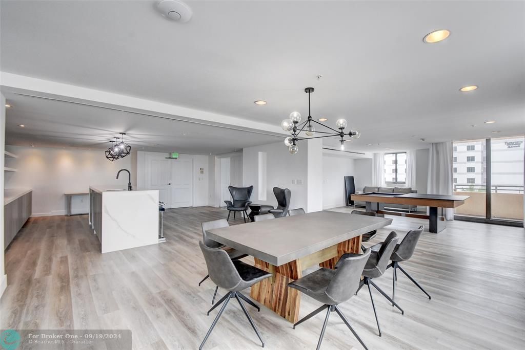 Active With Contract: $2,495 (1 beds, 1 baths, 835 Square Feet)