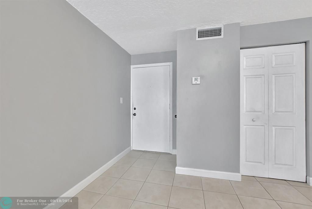 Active With Contract: $179,000 (1 beds, 1 baths, 800 Square Feet)