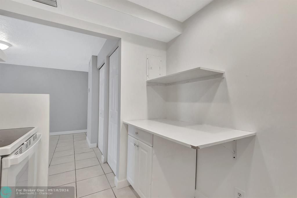 Active With Contract: $179,000 (1 beds, 1 baths, 800 Square Feet)