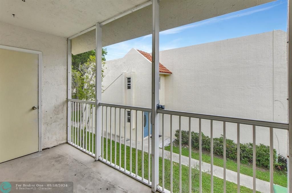 Active With Contract: $179,000 (1 beds, 1 baths, 800 Square Feet)