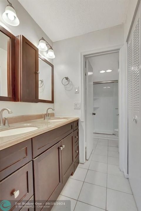 Active With Contract: $179,000 (1 beds, 1 baths, 800 Square Feet)