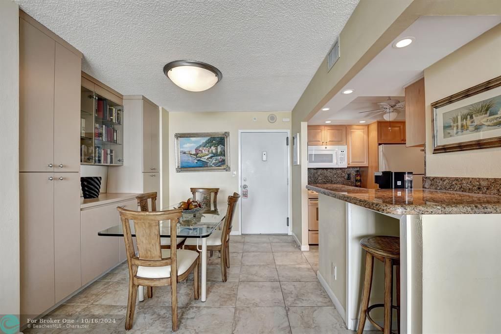 Active With Contract: $324,888 (1 beds, 1 baths, 721 Square Feet)