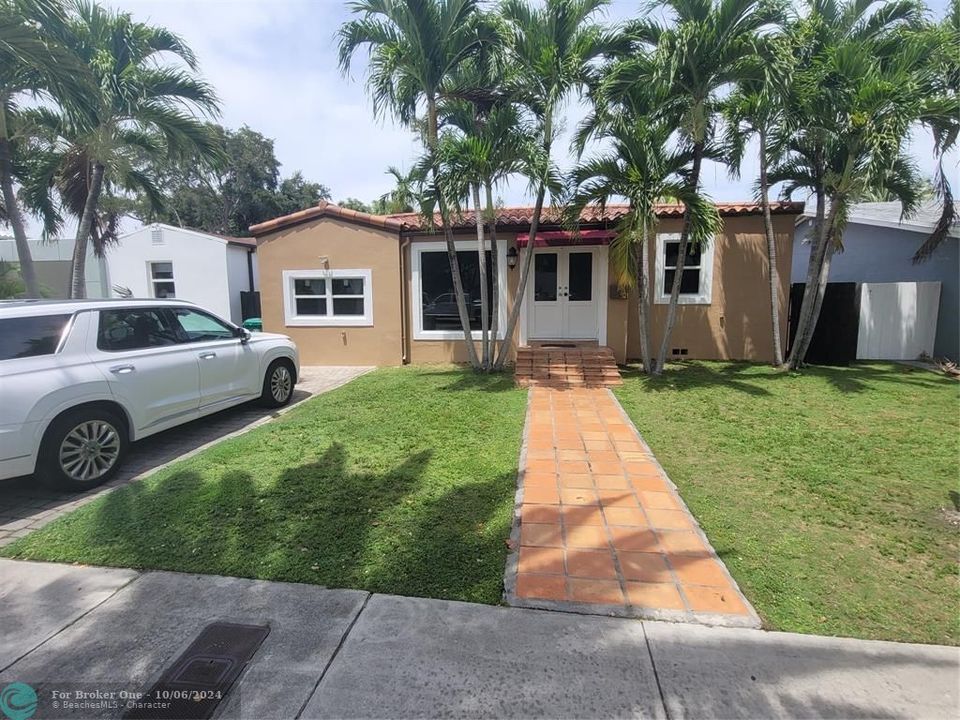 For Sale: $1,550,000 (4 beds, 2 baths, 1712 Square Feet)