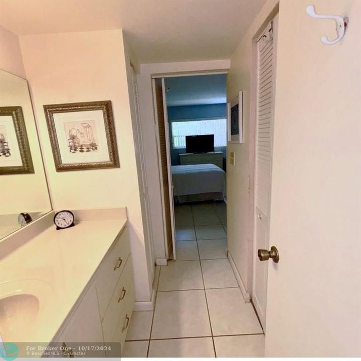 Active With Contract: $1,400 (1 beds, 1 baths, 660 Square Feet)