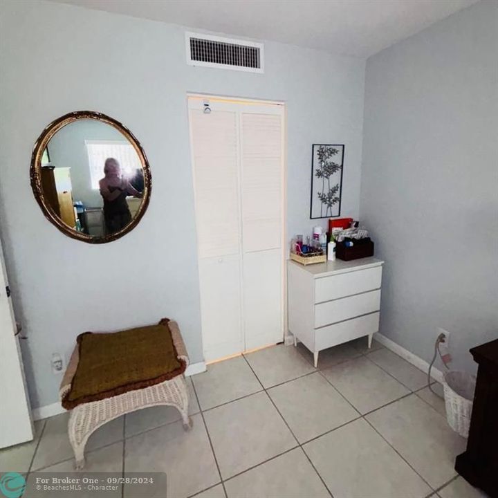 Active With Contract: $1,400 (1 beds, 1 baths, 660 Square Feet)