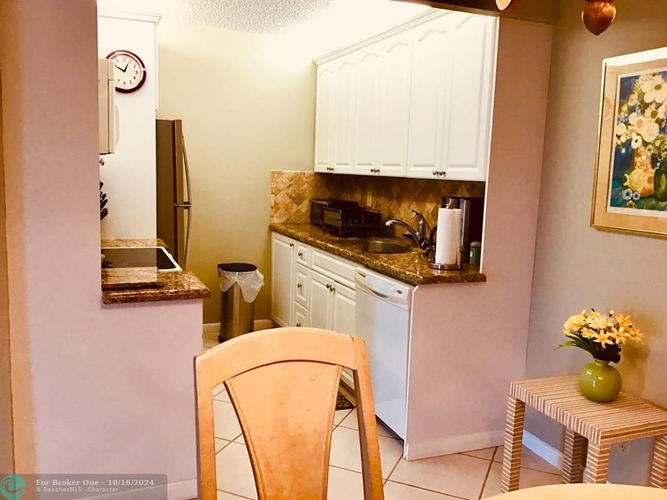 Active With Contract: $1,650 (1 beds, 1 baths, 750 Square Feet)