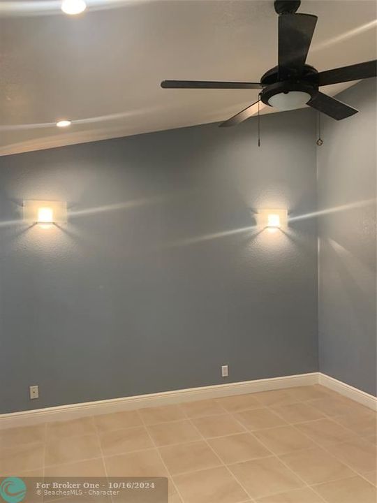 Active With Contract: $2,600 (2 beds, 2 baths, 1528 Square Feet)