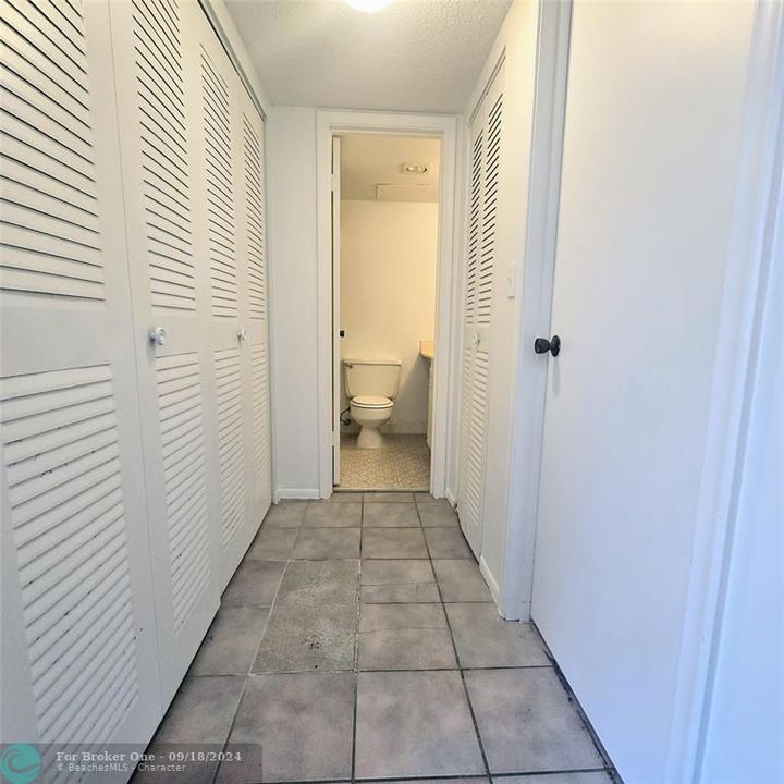 For Rent: $1,350 (1 beds, 1 baths, 725 Square Feet)