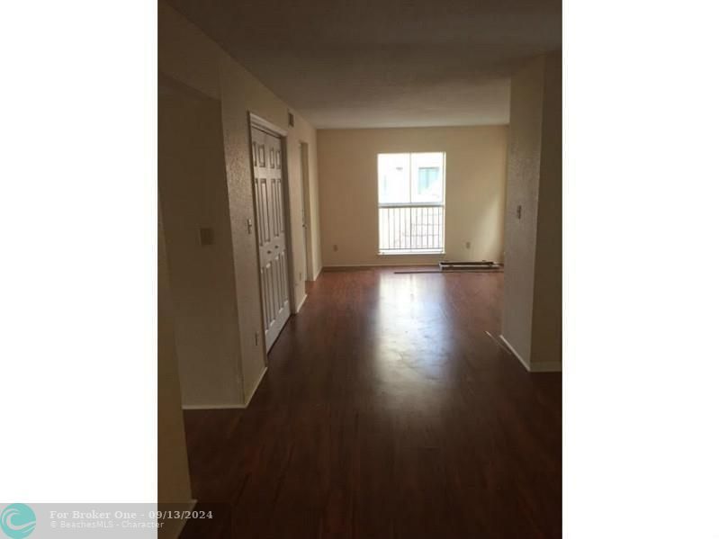 For Rent: $2,100 (2 beds, 1 baths, 980 Square Feet)