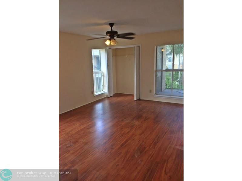 For Rent: $2,100 (2 beds, 1 baths, 980 Square Feet)