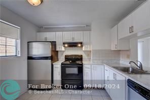 Active With Contract: $1,850 (2 beds, 2 baths, 890 Square Feet)