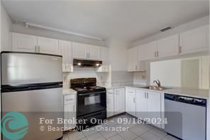 Active With Contract: $1,850 (2 beds, 2 baths, 890 Square Feet)