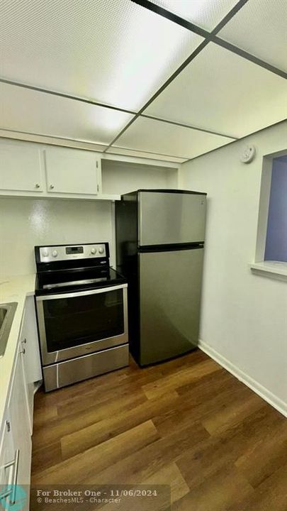 Active With Contract: $1,250 (1 beds, 1 baths, 615 Square Feet)