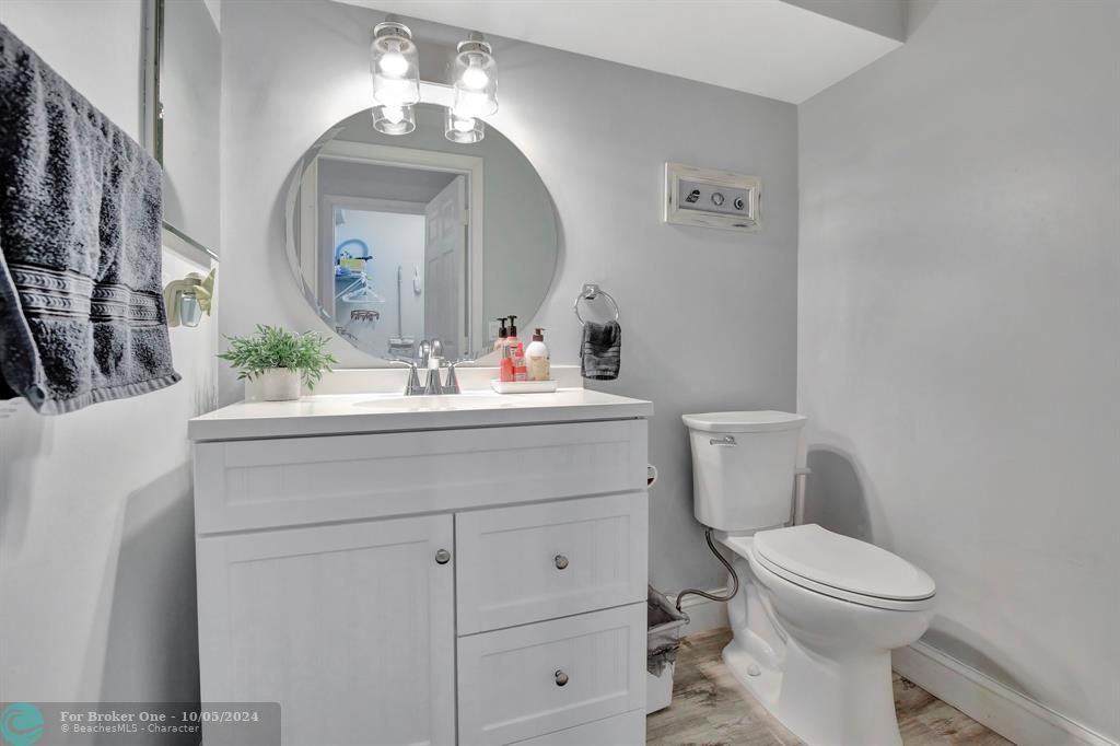 Active With Contract: $840,000 (4 beds, 2 baths, 2880 Square Feet)