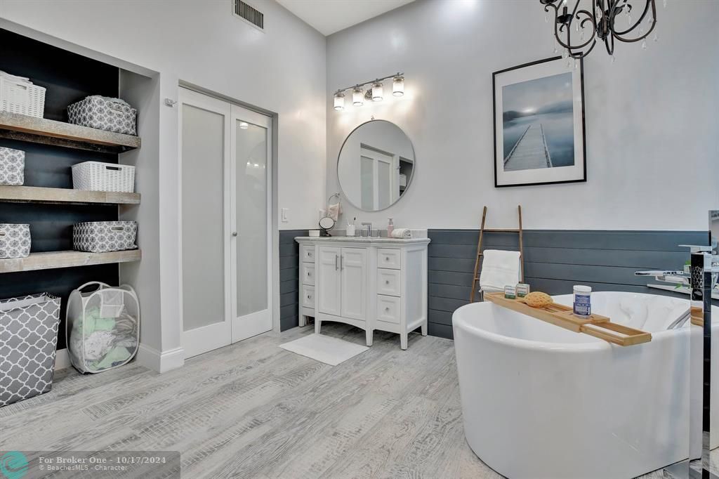 Active With Contract: $840,000 (4 beds, 2 baths, 2880 Square Feet)