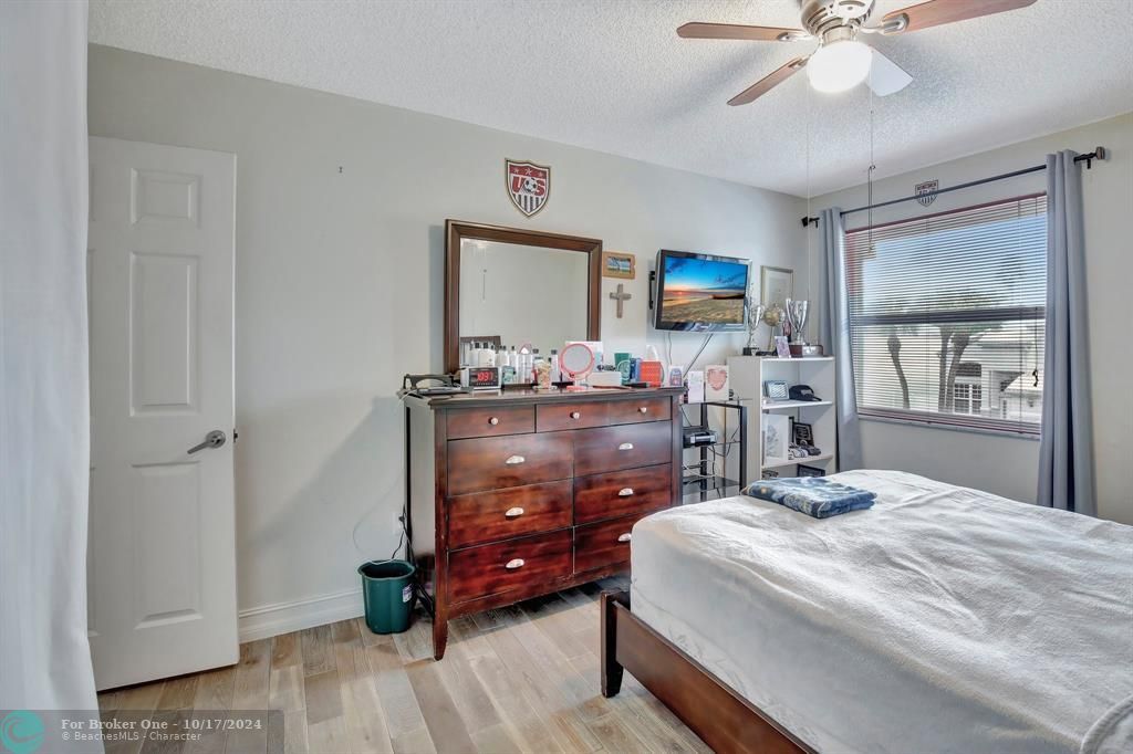 Active With Contract: $840,000 (4 beds, 2 baths, 2880 Square Feet)