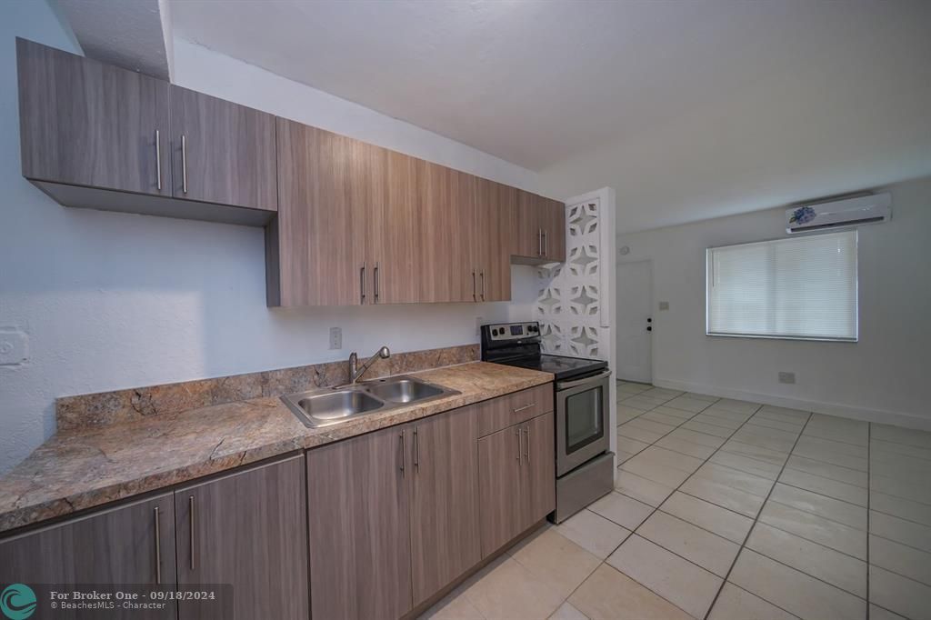 For Rent: $2,095 (2 beds, 1 baths, 2232 Square Feet)