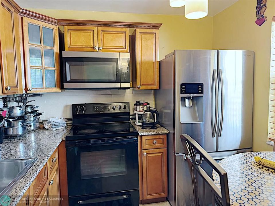 For Sale: $214,900 (2 beds, 2 baths, 1144 Square Feet)