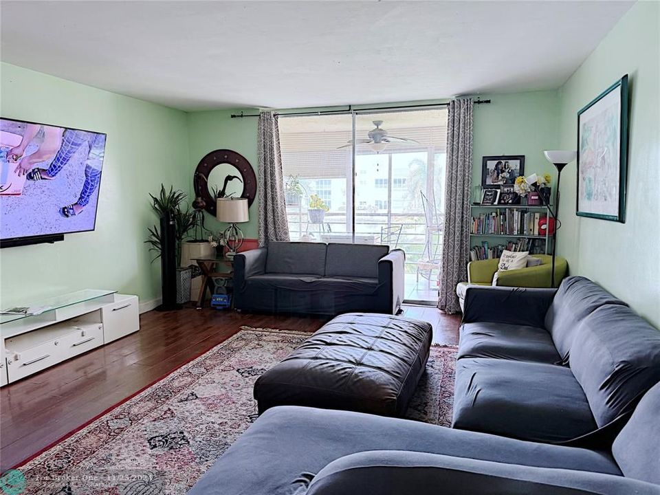 For Sale: $214,900 (2 beds, 2 baths, 1144 Square Feet)