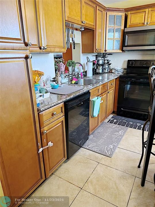 For Sale: $214,900 (2 beds, 2 baths, 1144 Square Feet)