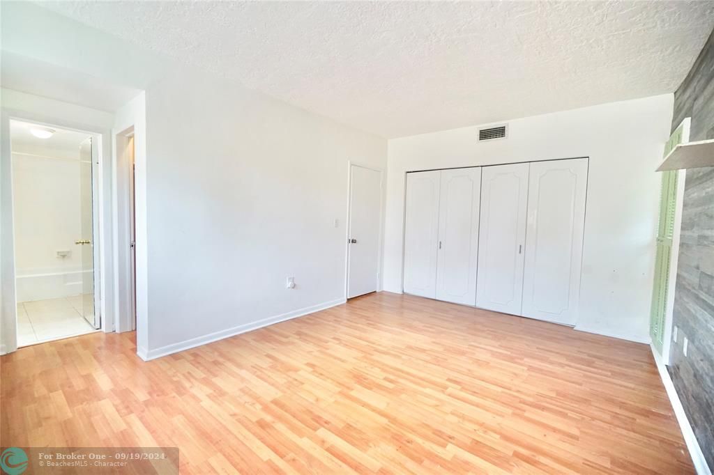 For Rent: $2,300 (2 beds, 2 baths, 1148 Square Feet)