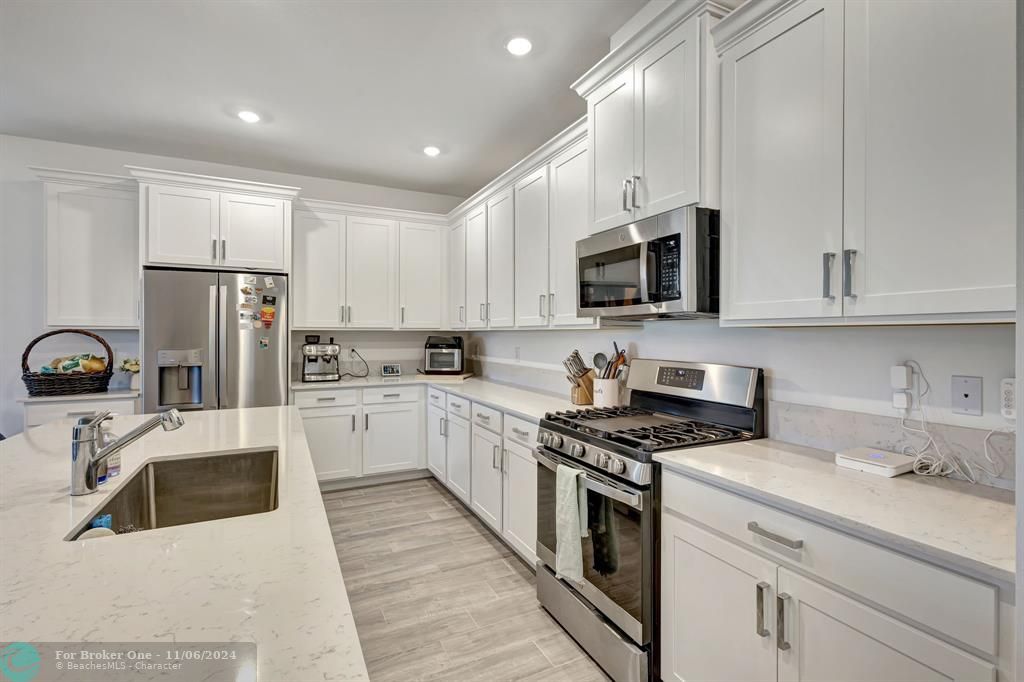 Active With Contract: $3,900 (4 beds, 3 baths, 0 Square Feet)