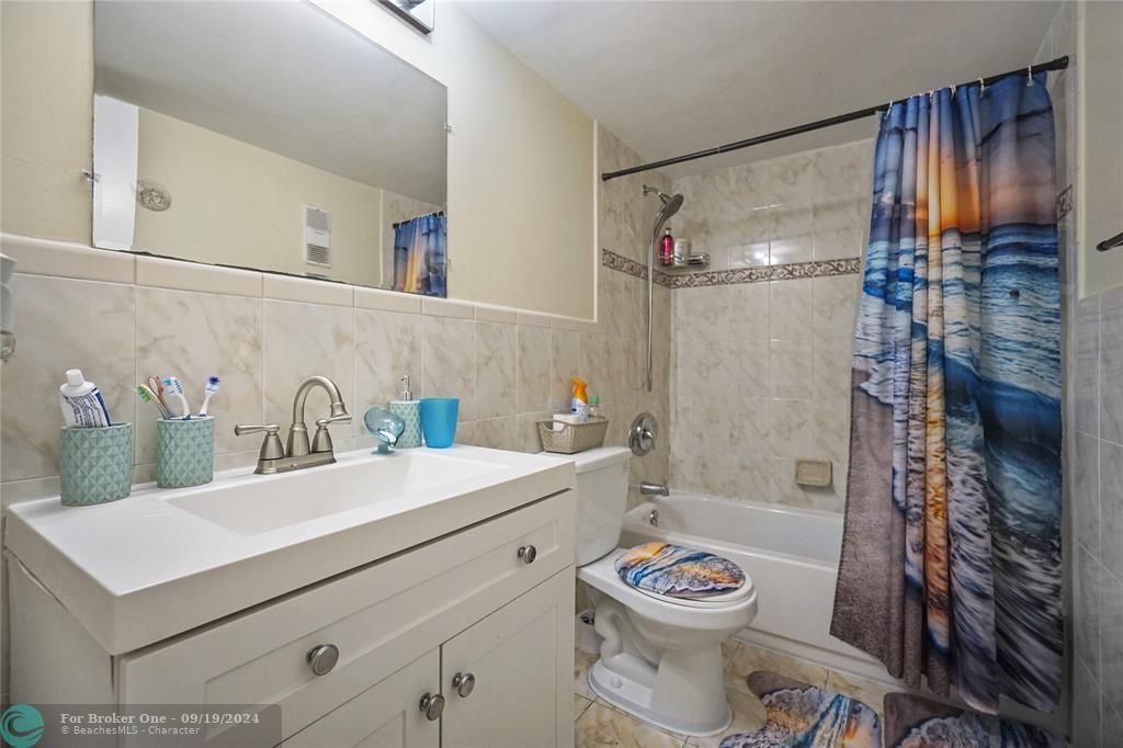 For Sale: $220,000 (1 beds, 1 baths, 870 Square Feet)