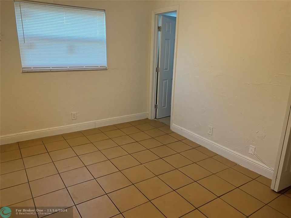 For Sale: $1,900 (2 beds, 2 baths, 963 Square Feet)