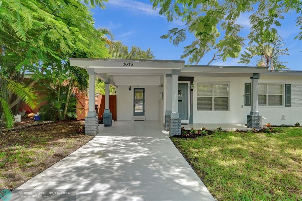 Active With Contract: $575,000 (4 beds, 2 baths, 1433 Square Feet)