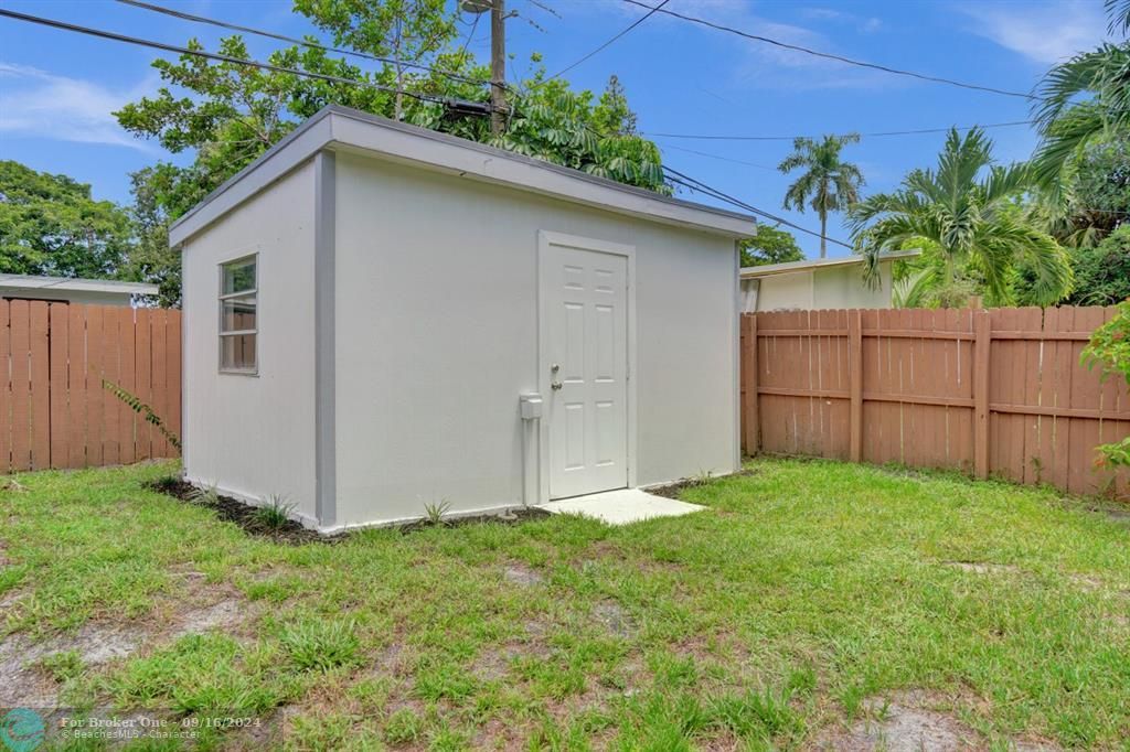 Active With Contract: $575,000 (4 beds, 2 baths, 1433 Square Feet)