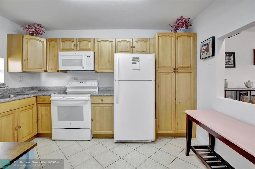 For Sale: $224,999 (2 beds, 2 baths, 1170 Square Feet)