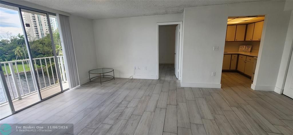 For Rent: $2,300 (2 beds, 2 baths, 899 Square Feet)