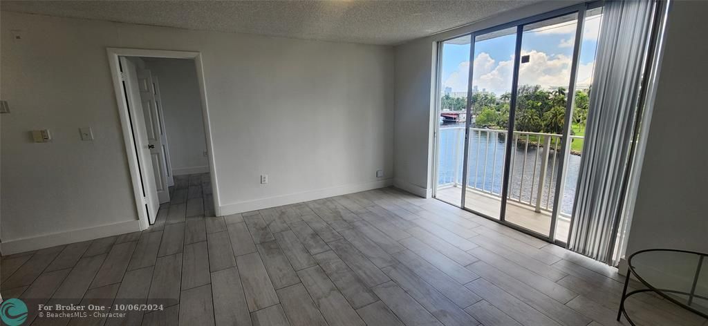 For Rent: $2,300 (2 beds, 2 baths, 899 Square Feet)