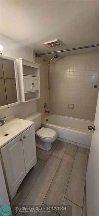 For Rent: $2,300 (2 beds, 2 baths, 899 Square Feet)