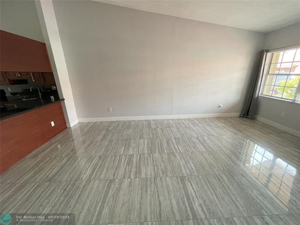 En Venta: $555,000 (3 camas, 2 baños, 1283 Pies cuadrados)