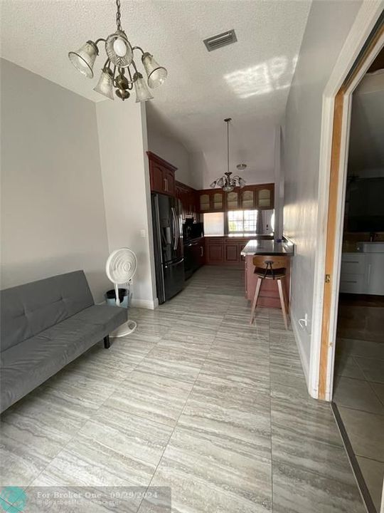 En Venta: $555,000 (3 camas, 2 baños, 1283 Pies cuadrados)