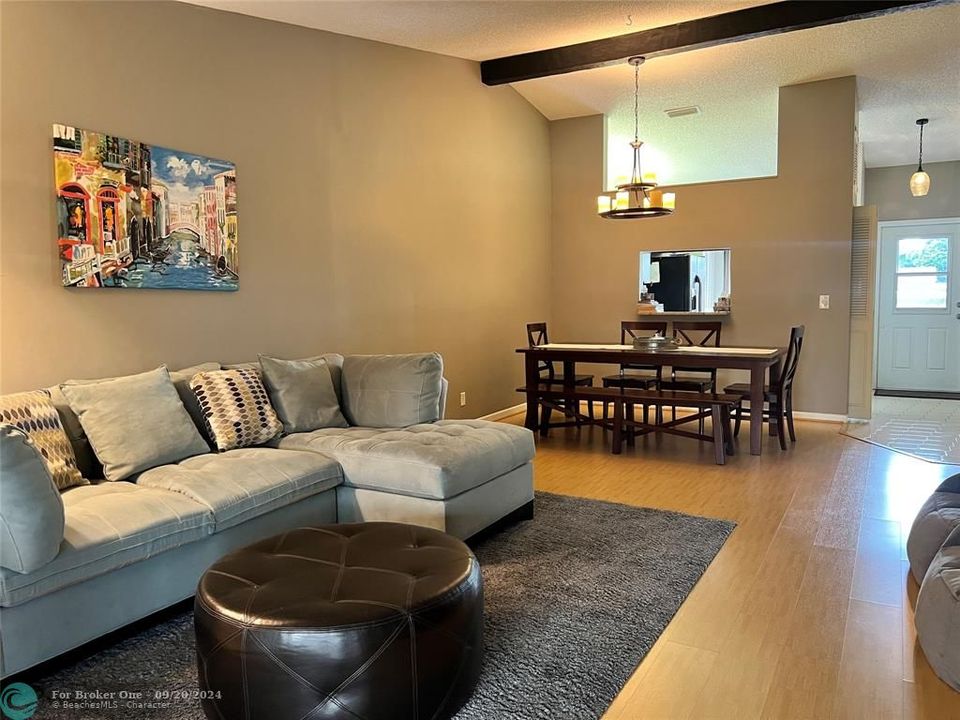 Active With Contract: $2,300 (2 beds, 2 baths, 1370 Square Feet)