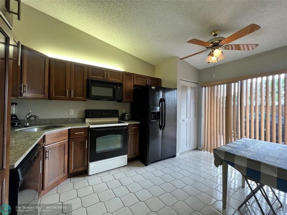 Active With Contract: $2,300 (2 beds, 2 baths, 1370 Square Feet)