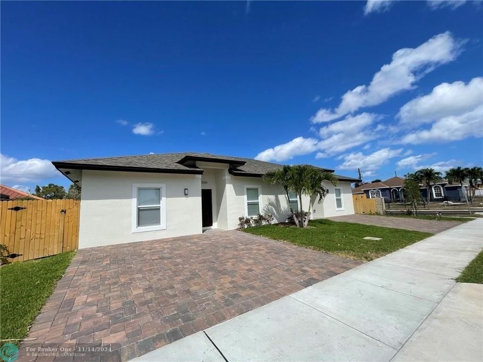 For Sale: $2,600 (3 beds, 2 baths, 2360 Square Feet)