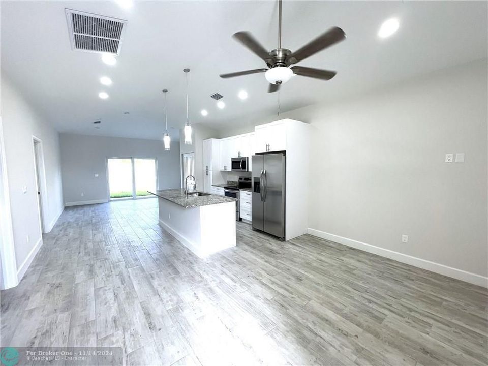 For Sale: $2,600 (3 beds, 2 baths, 2360 Square Feet)