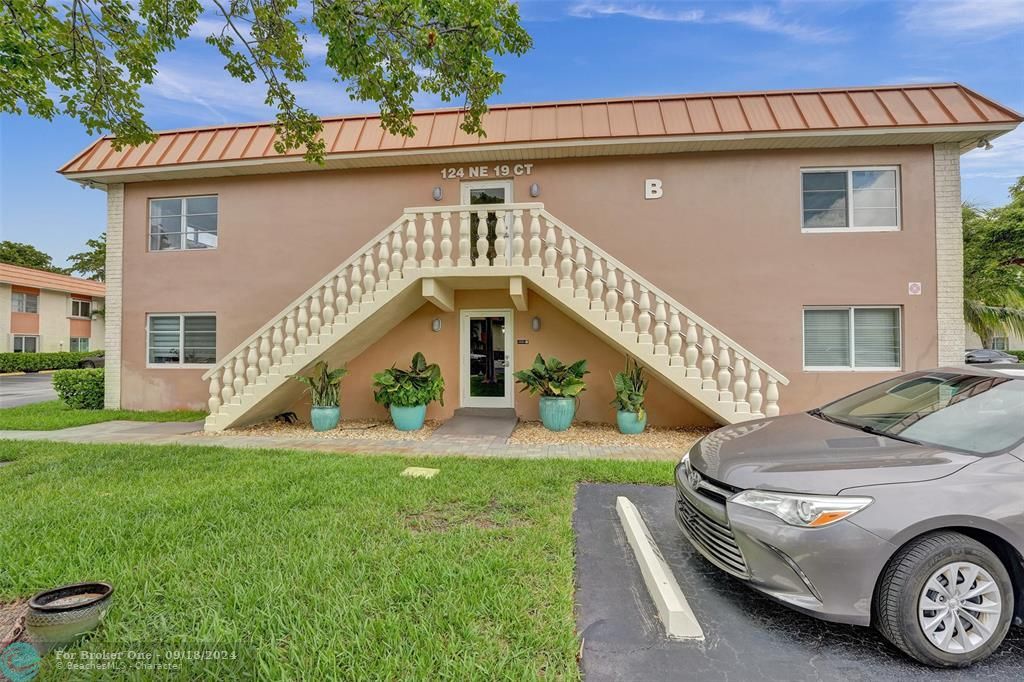 Active With Contract: $159,000 (1 beds, 1 baths, 750 Square Feet)