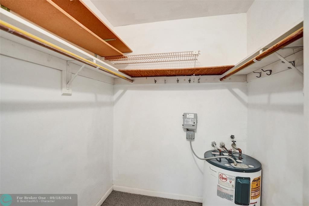 Active With Contract: $159,000 (1 beds, 1 baths, 750 Square Feet)