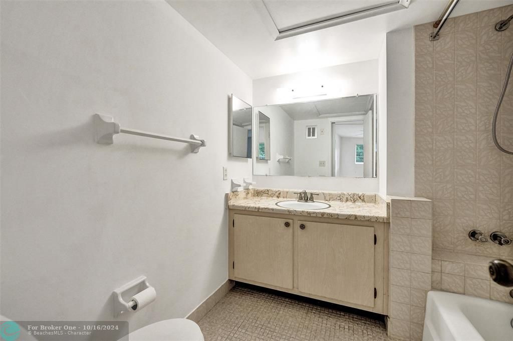 Active With Contract: $159,000 (1 beds, 1 baths, 750 Square Feet)