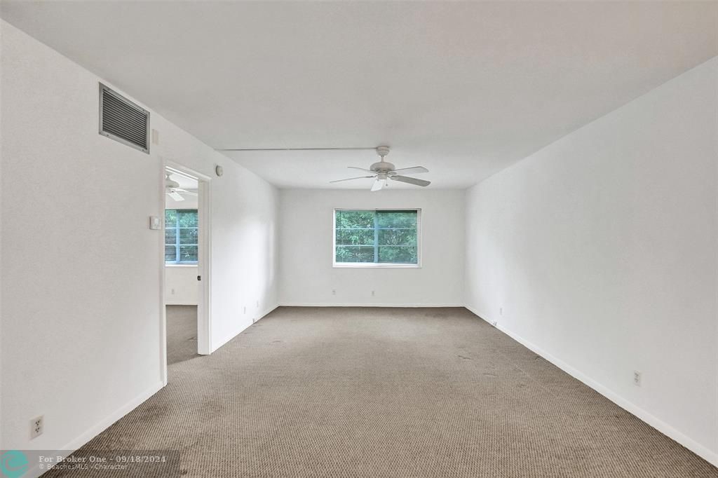 Active With Contract: $159,000 (1 beds, 1 baths, 750 Square Feet)