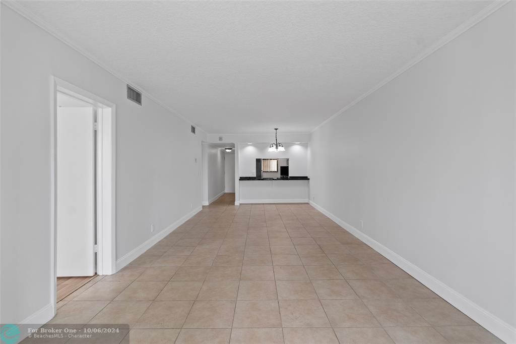 Active With Contract: $235,000 (2 beds, 2 baths, 1068 Square Feet)