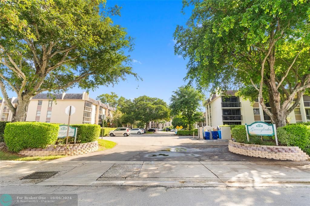 Active With Contract: $235,000 (2 beds, 2 baths, 1068 Square Feet)