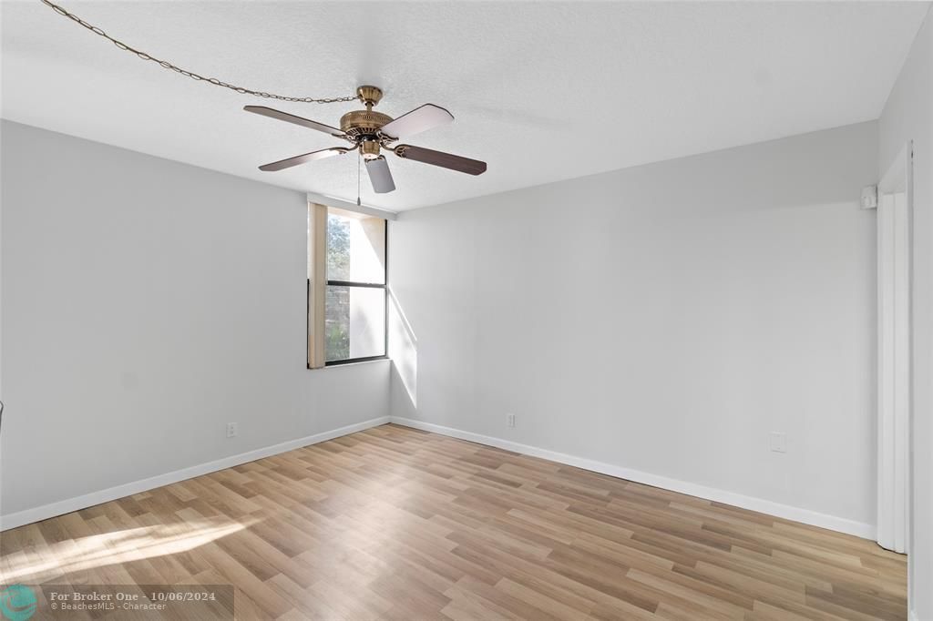 Active With Contract: $235,000 (2 beds, 2 baths, 1068 Square Feet)