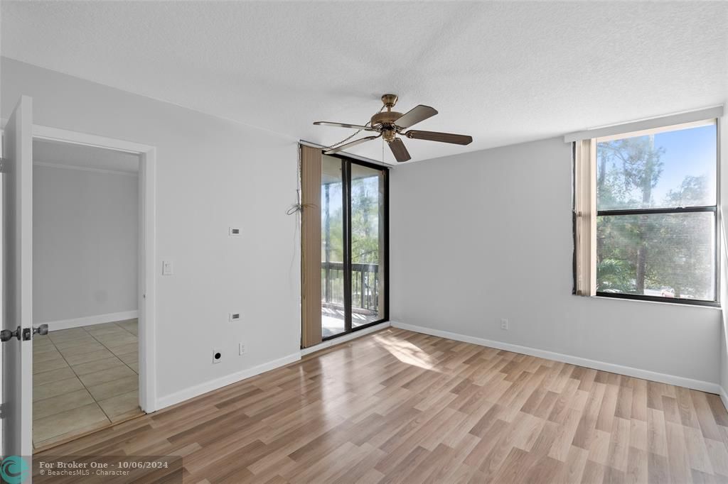 Active With Contract: $235,000 (2 beds, 2 baths, 1068 Square Feet)